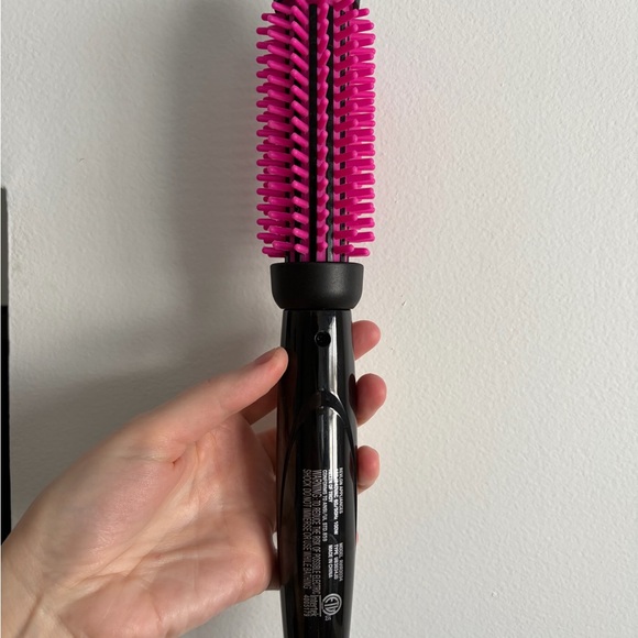 Revlon Heated Silicone Brush - Picture 2 of 8